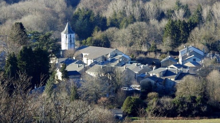 village-entoure-de-foret-768x576[1]